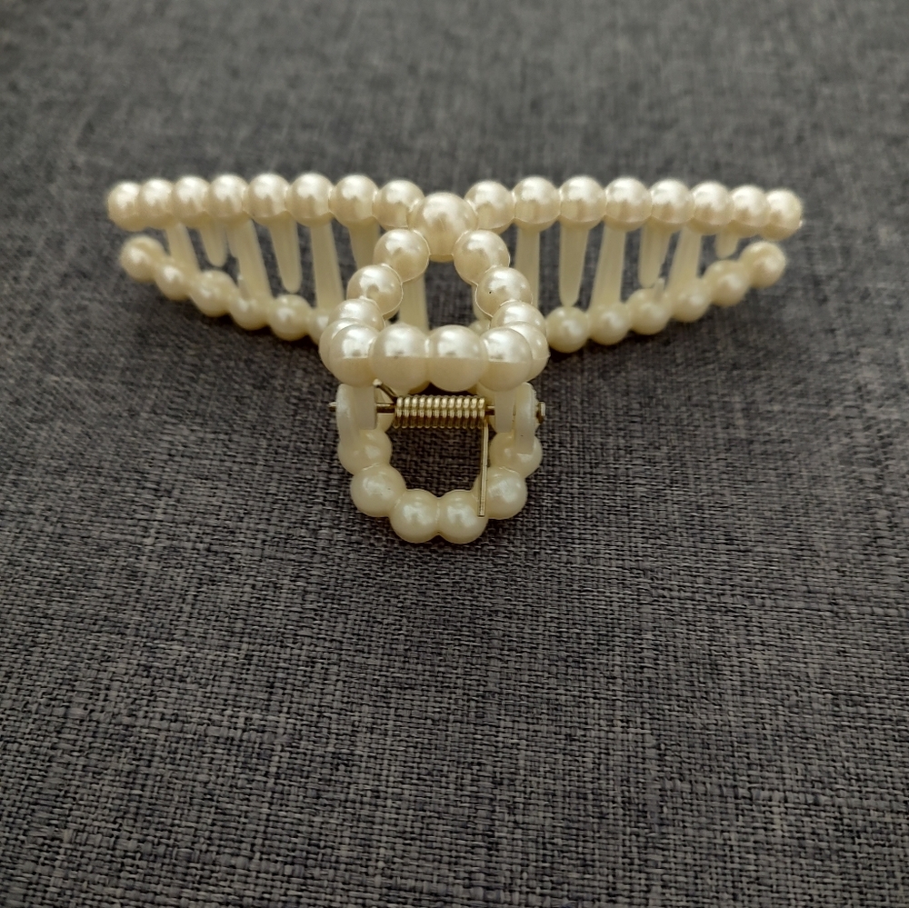 New Imitation Pearl Geometric Hair Claw - Picture 3 of 3